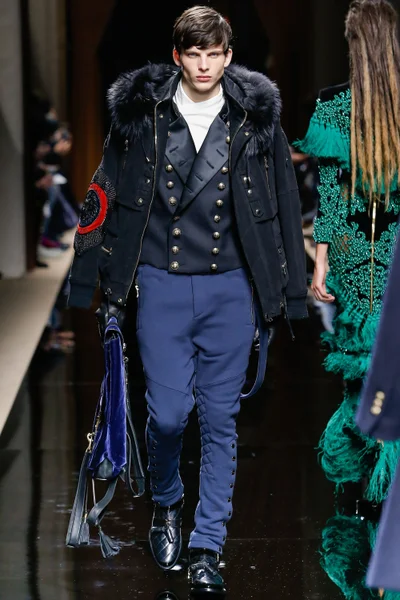 Look 12